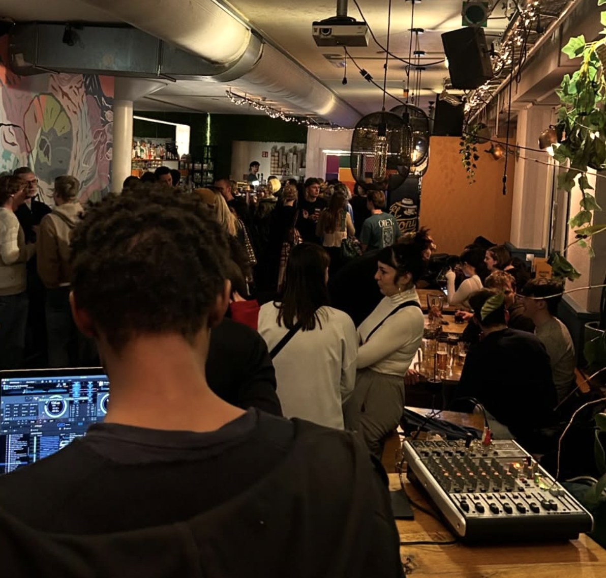 A packed room with a DJ during a night at De Krater